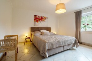 1 bedroom, travel crib, free WiFi