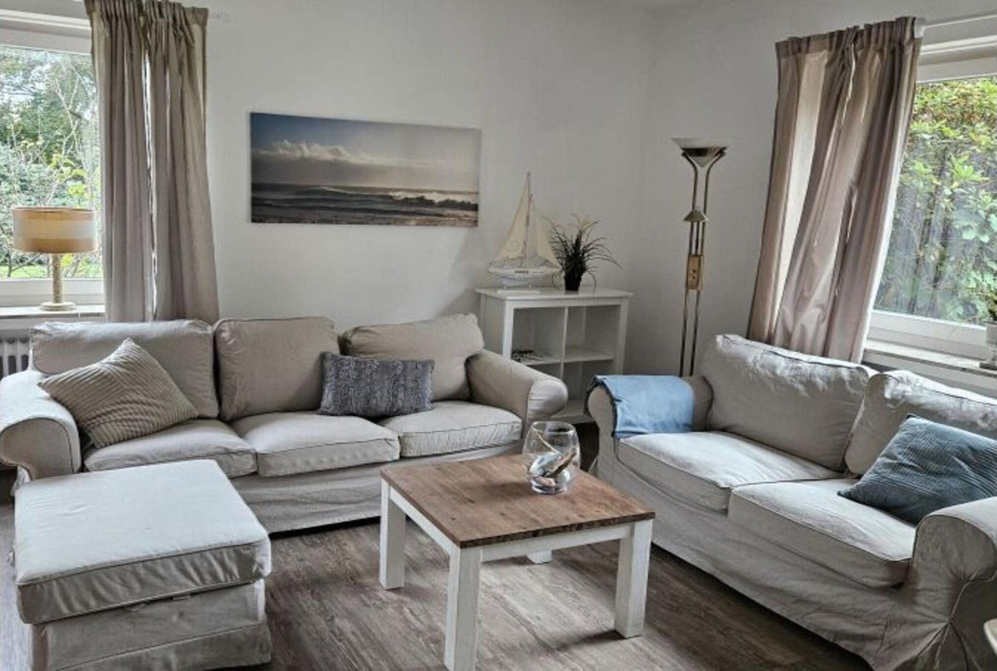 Smart TV, DVD player, books