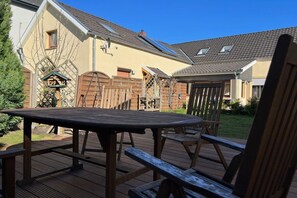 Outdoor dining - Holiday home Laena ground floor (Varel)