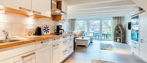 Køleskab, mikrobølgeovn, kogeplade, opvaskemaskine