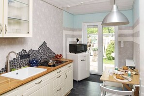 Køleskab, mikrobølgeovn, ovn, kogeplade