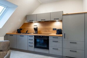 Kühlschrank, Ofen, Herdplatte, Geschirrspüler