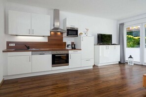 Køleskab, mikrobølgeovn, ovn, kogeplade