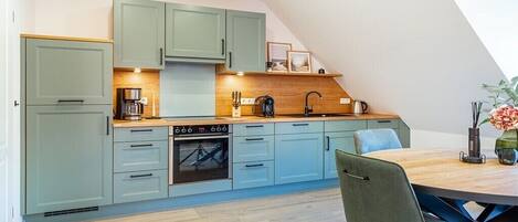 Køleskab, mikrobølgeovn, ovn, kogeplade