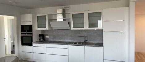 Refrigerador, horno y lavavajillas