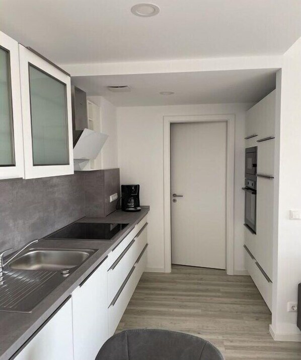 Fridge, oven, stovetop, dishwasher - Holiday apartment with 2 bedrooms (Cuxhaven)