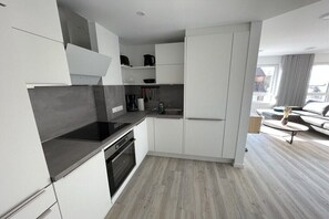 Fridge, oven, stovetop, dishwasher - Holiday apartment with 2 bedrooms (Cuxhaven)