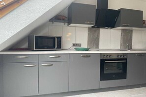 Køleskab, mikrobølgeovn, ovn, kogeplade