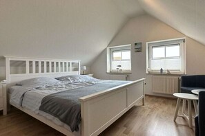 3 bedrooms, iron/ironing board, free WiFi