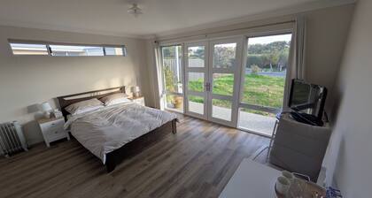 Private Studio Bed and Bath