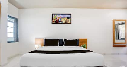 Cosy Stays Atthe Grand Somnath