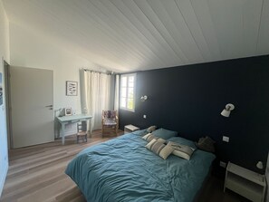 5 bedrooms, iron/ironing board, free WiFi - Family home with swimming pool between sea and countryside (Loix)
