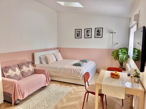 1 bedroom, WiFi, bed sheets - Lovely self-contained studio in Roissy-en-France / Aeroport CDG with airport terrace (Roissy-en-France)