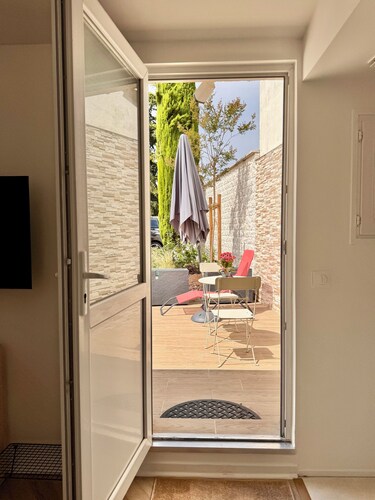 Joli studio indépendant à Roissy-en-France / Aeroport CDG avec terrasse privée