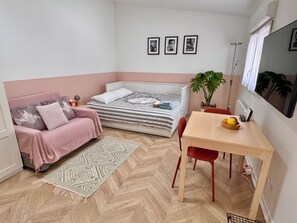 1 bedroom, WiFi, bed sheets