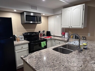 Affordable stay at a friendly neighborhood. Close by Durham college