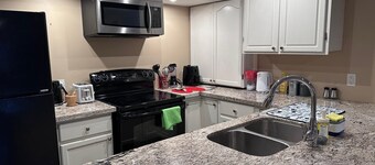 Affordable stay at a friendly neighborhood. Close by Durham college