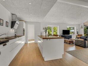 Fridge, microwave, dishwasher, cookware/dishes/utensils