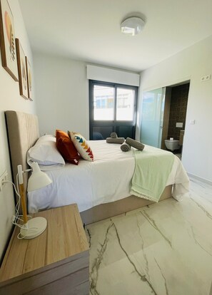 2 bedrooms, iron/ironing board, internet, bed sheets