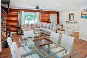 TV, fireplace