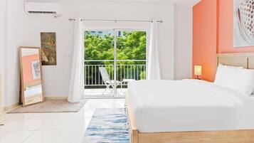 1 habitación, tabla de planchar con plancha y cuna de viaje