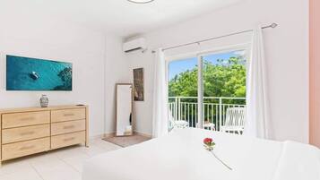 1 slaapkamer, een strijkplank/strijkijzer, reisbedje, gratis wifi