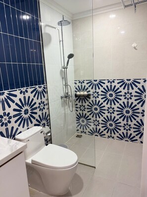 Hair dryer, slippers, towels, soap - Sunshine house (Phu Quoc)