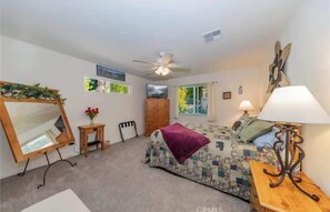 3 bedrooms, WiFi, bed sheets - The Lady Bug Retreat. (Mariposa)