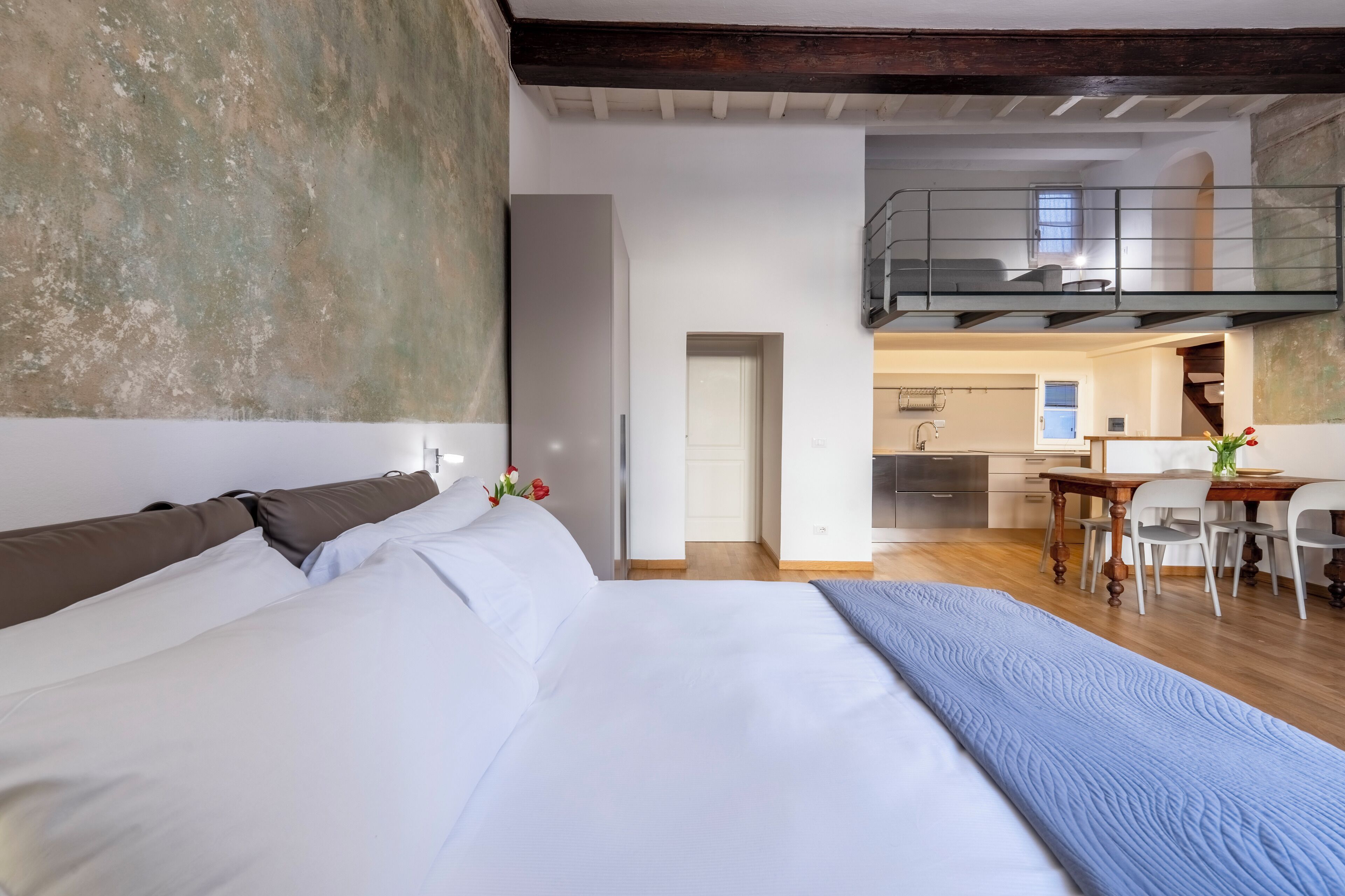 1 habitación, tabla de planchar con plancha, internet y ropa de cama 