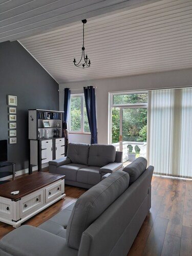 Large split-level house 4km from Tralee.