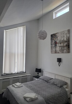 4 bedrooms, desk, iron/ironing board, free WiFi
