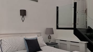 4 bedrooms, desk, iron/ironing board, free WiFi