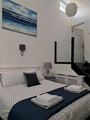 4 bedrooms, desk, iron/ironing board, free WiFi