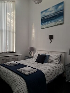 4 bedrooms, desk, iron/ironing board, free WiFi