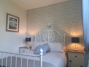 4 bedrooms, desk, iron/ironing board, free WiFi