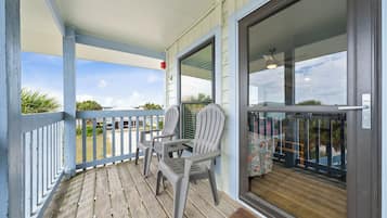 Signature Condo, 2 Bedrooms, Garden View | Balcony
