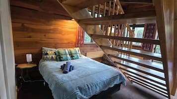 2 bedrooms, internet, bed sheets