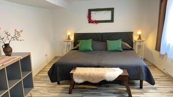 3 bedrooms, iron/ironing board, travel crib, free WiFi