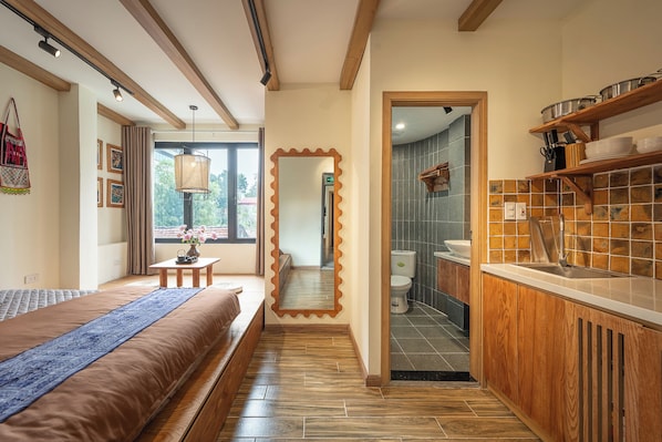 Estudi Deluxe, vistes a la ciutat | Decoració individual, mobiliari individual i escriptori
