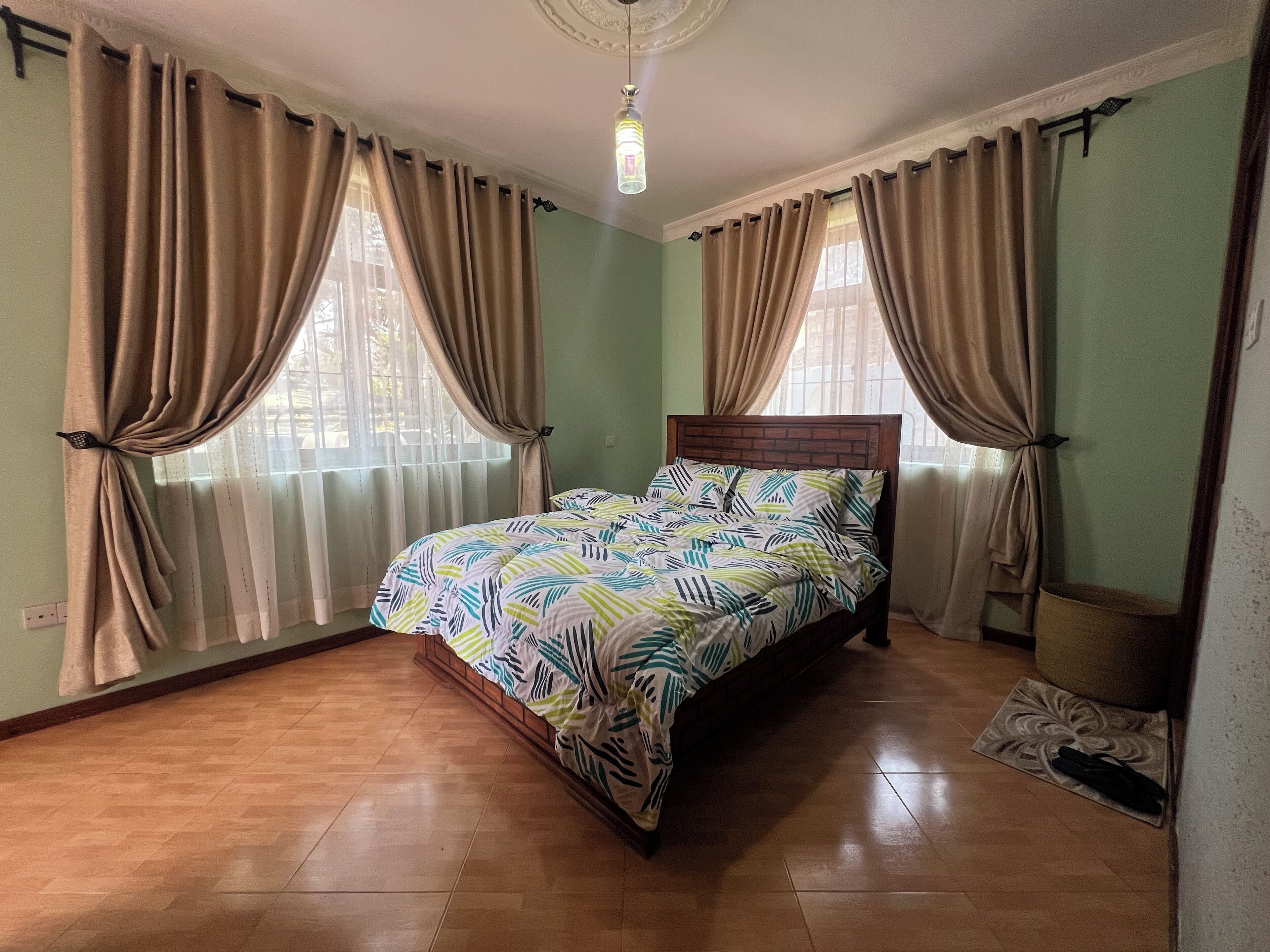 4 chambres, fer et planche à repasser, Wi-Fi gratuit, draps fournis