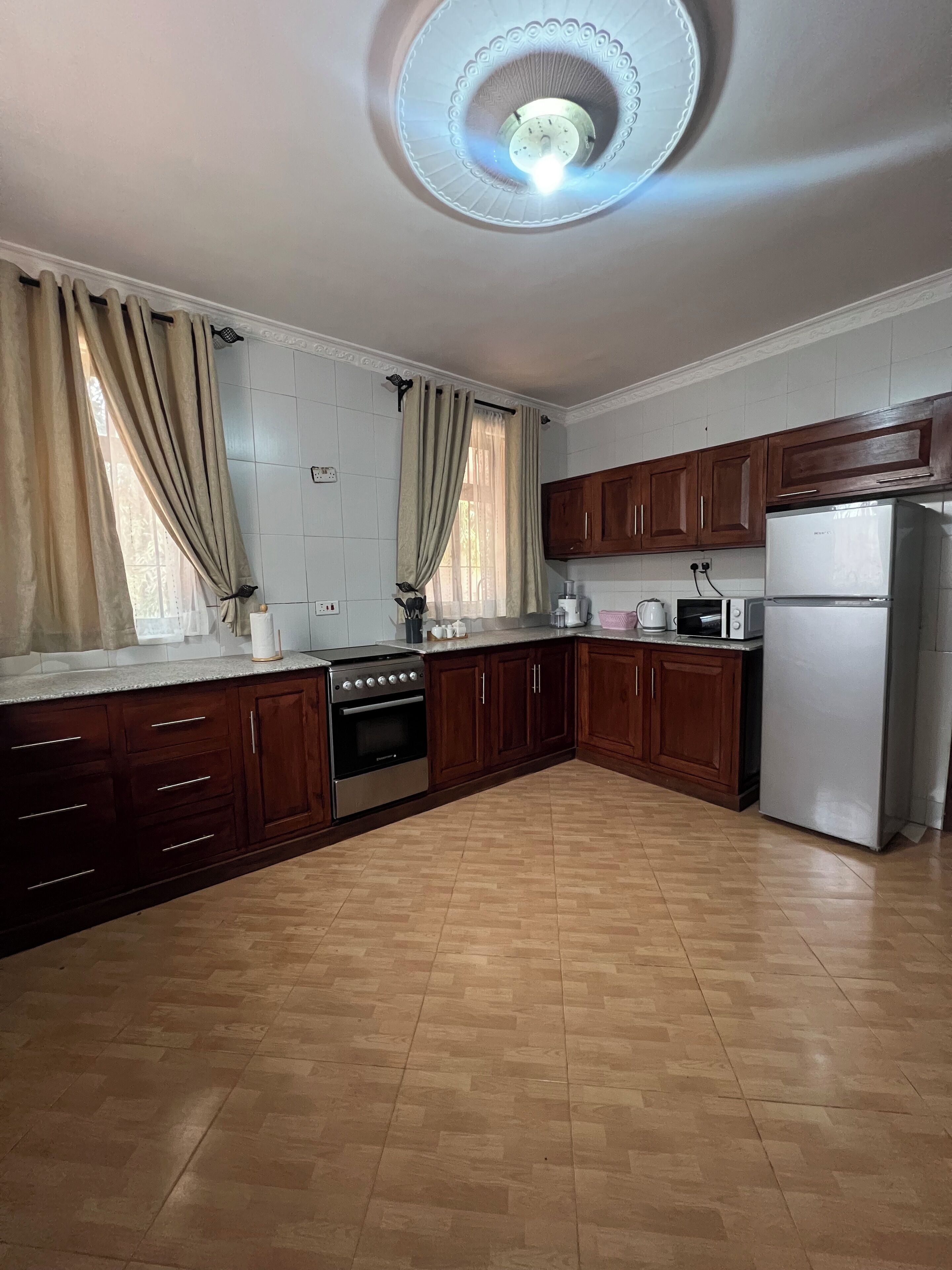 冰箱、微波炉、烤箱、炉灶