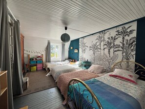 4 chambres, fer et planche à repasser, lit parapluie, Wi-Fi gratuit