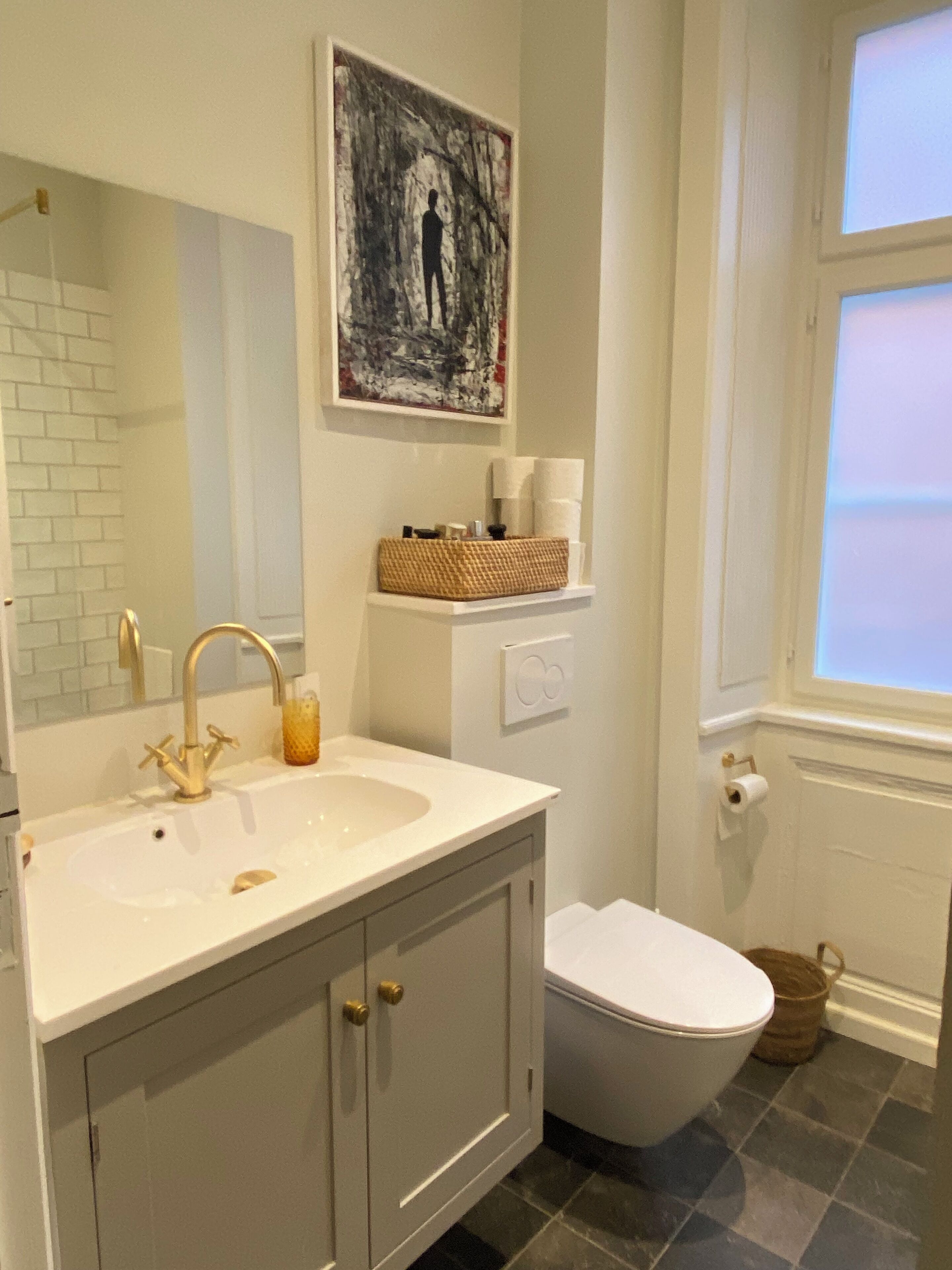 Shower, bidet, towels, soap