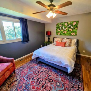 3 bedrooms, iron/ironing board, WiFi, bed sheets - Stylish 3BR Home in Omaha, Comfort Awaits You! (Omaha)