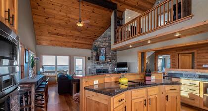 Winston's View: Mountain Views, Fire Pit, Hot Tub