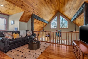 Televisión, chimenea, oficina