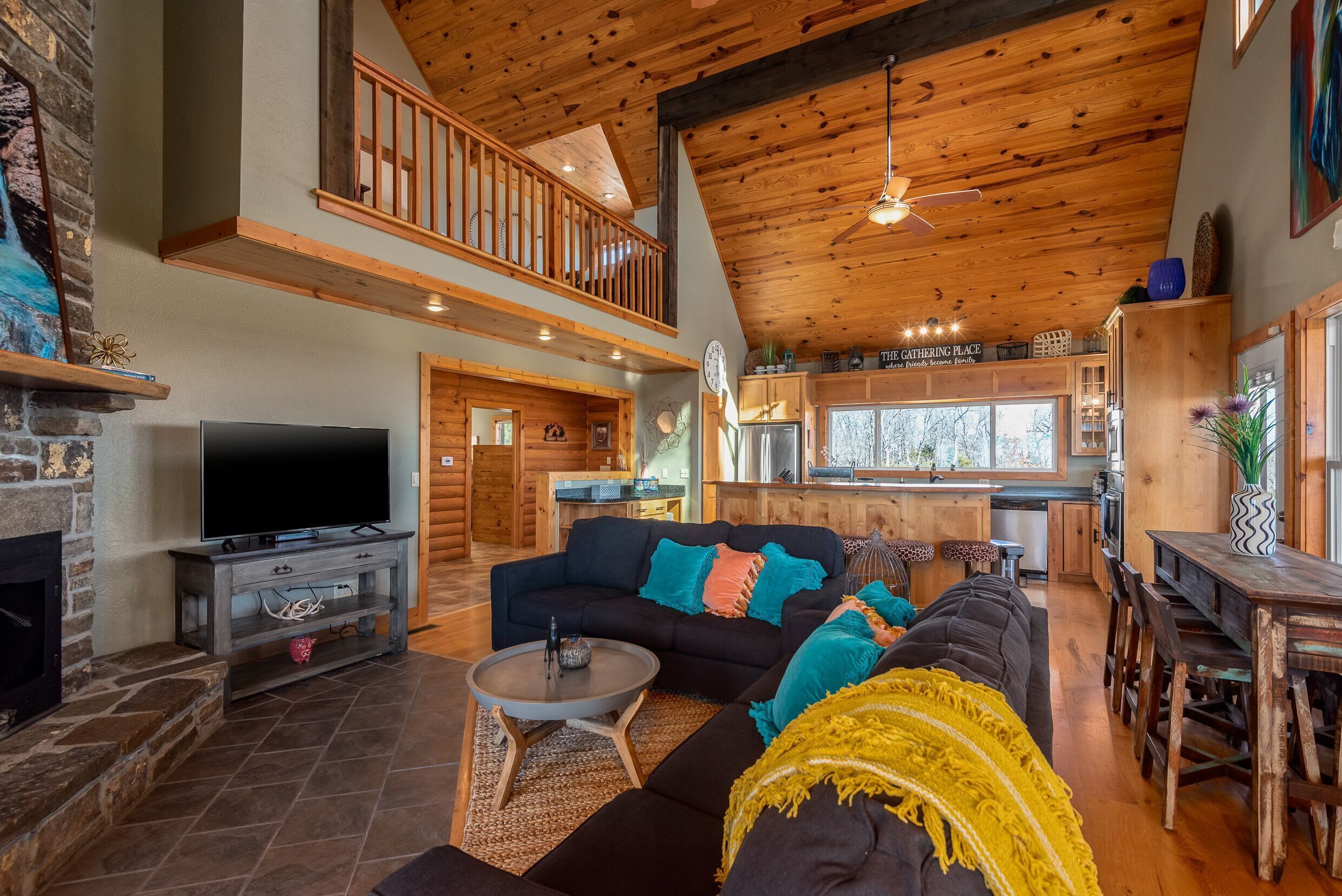 Fernseher, Kamin, Arbeitsbereiche