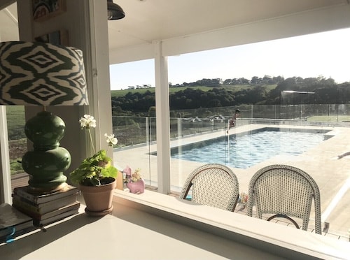 Stunning 5-bedroom rural homestead 5 mins from Kiama with pool and tennis court