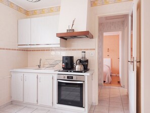 Réfrigérateur, micro-ondes, four