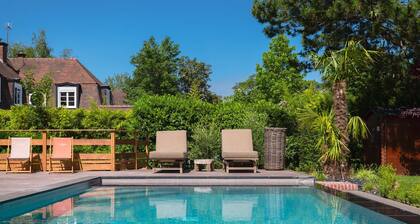 Villa Los Cuatro in the heart of Le Touquet with pool, bikes, billiards, and pets welcome
